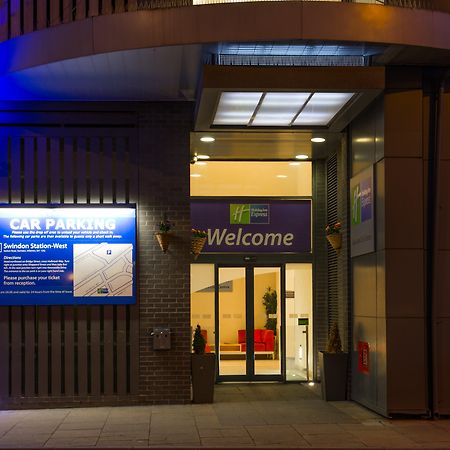 Holiday Inn Express Swindon City Centre By Ihg Exterior photo
