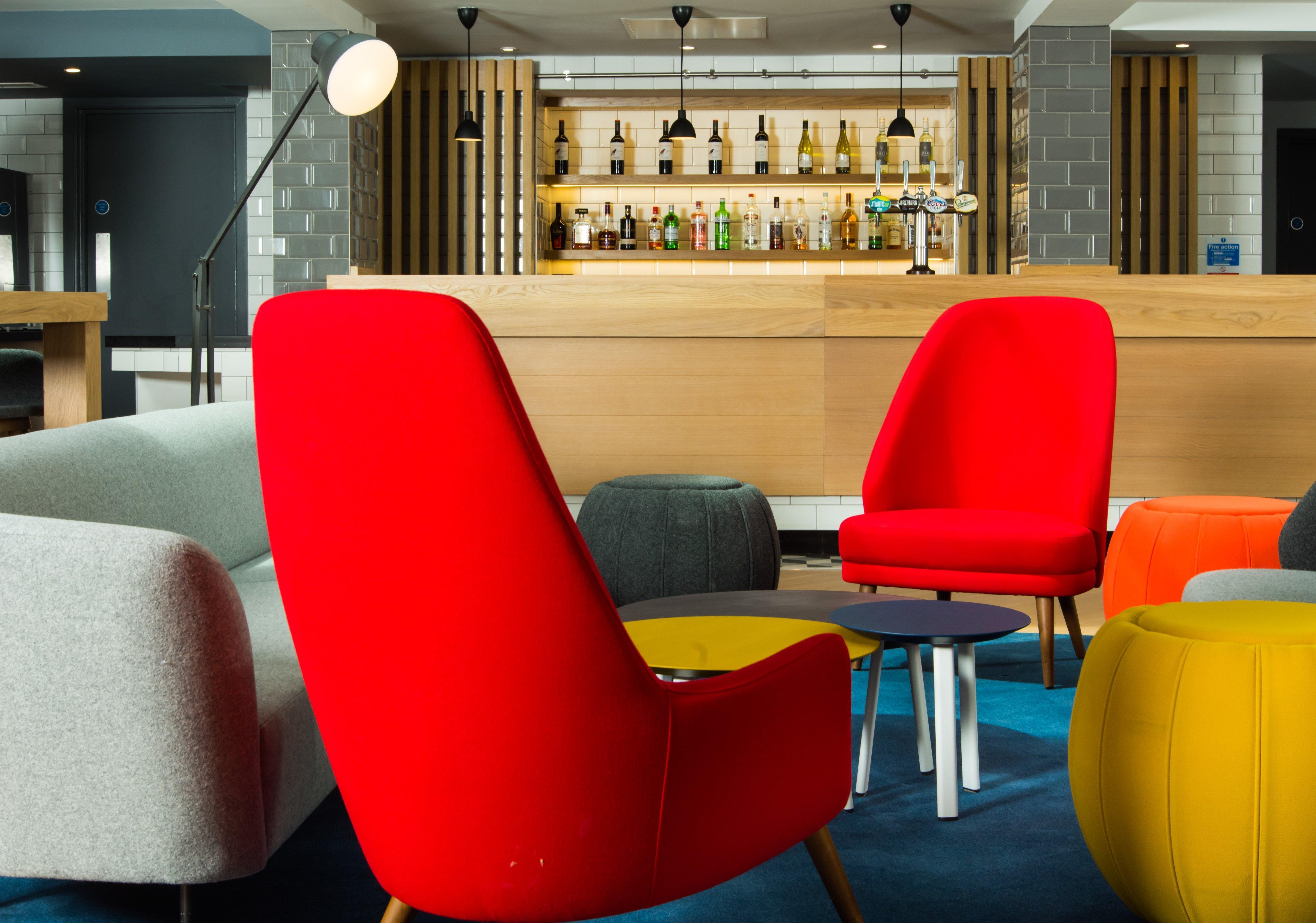 Holiday Inn Express Swindon City Centre By Ihg Exterior photo